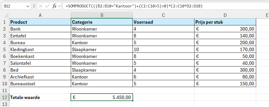 Met de formule  =SOMPRODUCT(((B2:B10="Kantoor")+(C2:C10>5)>0)*C2:C10*D2:D10) berekent Excel de waarde van producten uit de categorie kantoor of producten met een voorraad groter dan 5.