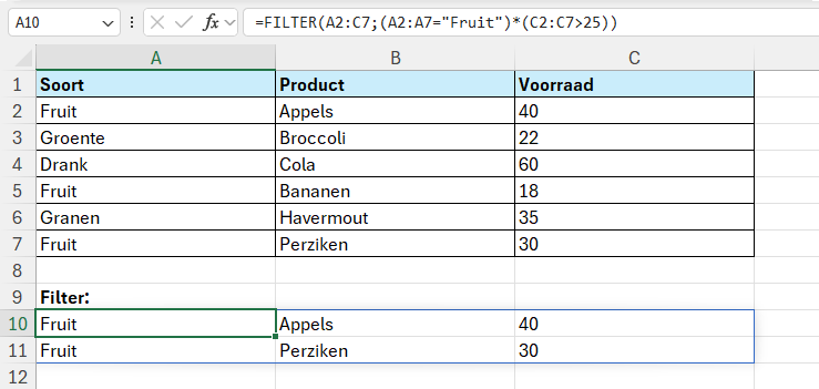 De formule =FILTER(A2:C7;(A2:A7="Fruit")*(C2:C7>25)) filtert op de voorwaarde fruit en een voorraad groter dan 25